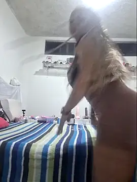 Snapshot of gatadeojosclaros chatting on 09.21.25 gatadeojosclaros online show from 09.21.25