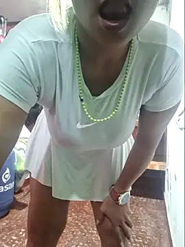 Snapshot of gatadeojosclaros chatting on 09.29.25 gatadeojosclaros online show from 09.29.25