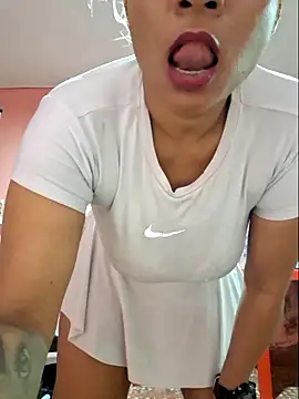 Snapshot of gatadeojosclaros chatting on 11.03.25 gatadeojosclaros online show from 11.03.25