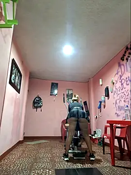 Snapshot of gatadeojosclaros chatting on 11.04.25 gatadeojosclaros online show from 11.04.25