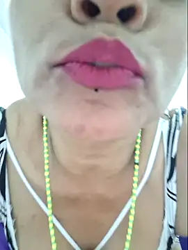 gatadeojosclaros online show from 04.15.26