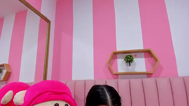 ISABELLA 020 online show from 10.22.25