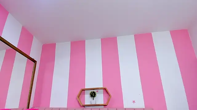 ISABELLA 020 online show from 04.17.26