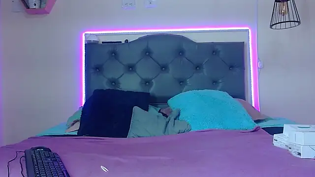 Kim clark1 online show from 11.26.25