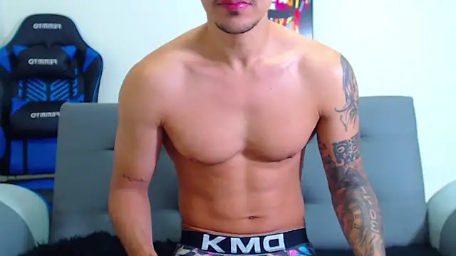 Snapshot of Tristan-bm chatting on 01.17.25 Tristan-bm online show from 01.17.25