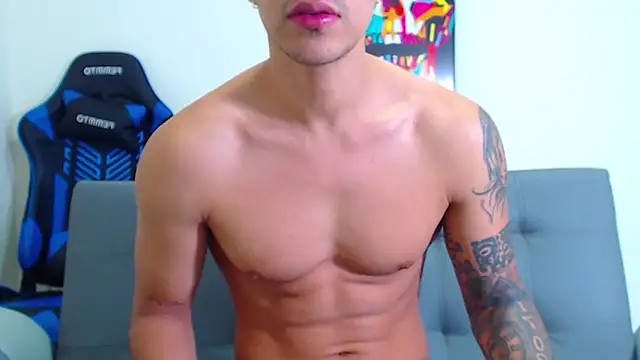 Snapshot of Tristan-bm chatting on 01.29.25 Tristan-bm online show from 01.29.25