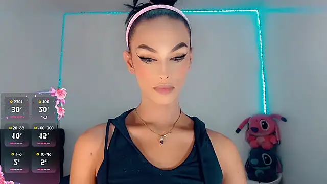 Snapshot of _Riannagarcia_ chatting on 10.11.25 Riannagarcia online show from 10.11.25