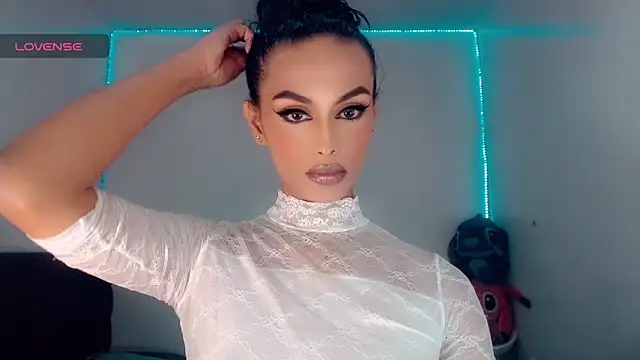 Snapshot of _Riannagarcia_ chatting on 11.04.25 Riannagarcia online show from 11.04.25