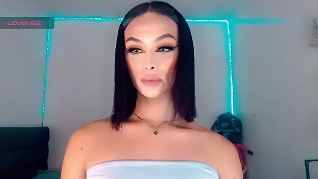 Snapshot of _Riannagarcia_ chatting on 11.06.25 Riannagarcia online show from 11.06.25