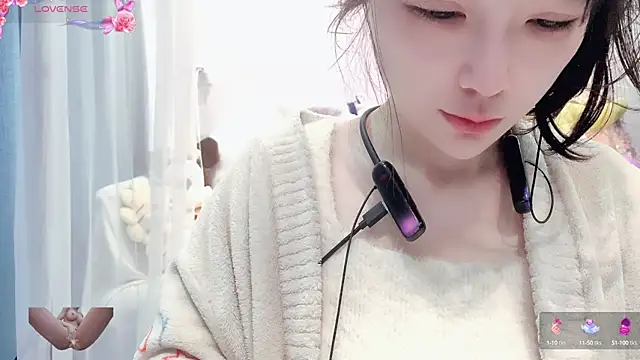 Snapshot of AKiKi711 chatting on 03.18.25 AKiKi711 online show from 03.18.25