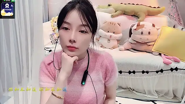 Snapshot of AKiKi711 chatting on 10.04.25 AKiKi711 online show from 10.04.25