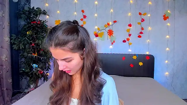 Milana Crystal  online show from 11.18.25