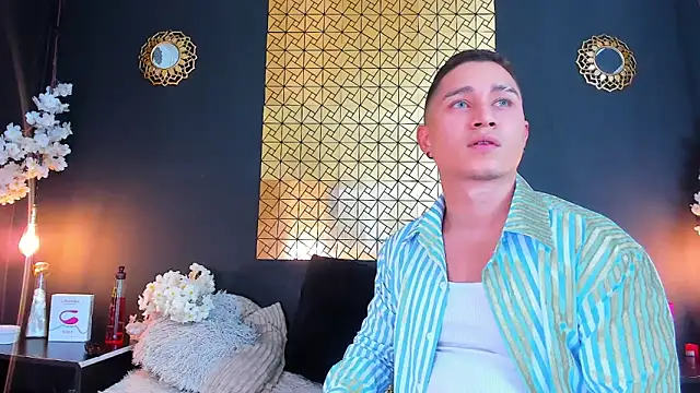 Snapshot of francesco_evan chatting on 03.18.25 francesco evan online show from 03.18.25