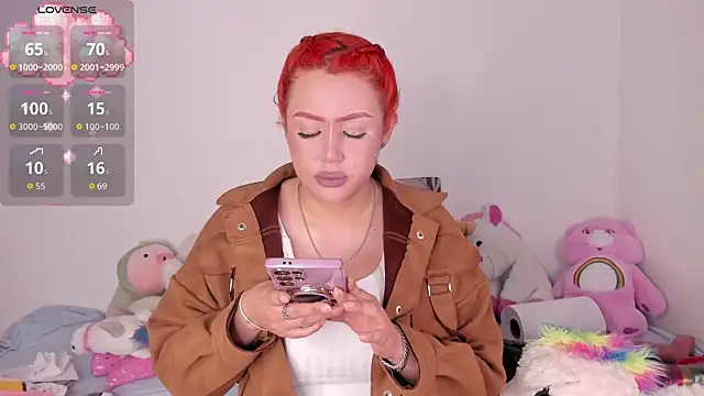 Snapshot of Yuna_Hot chatting on 10.22.25 Yuna Hot online show from 10.22.25