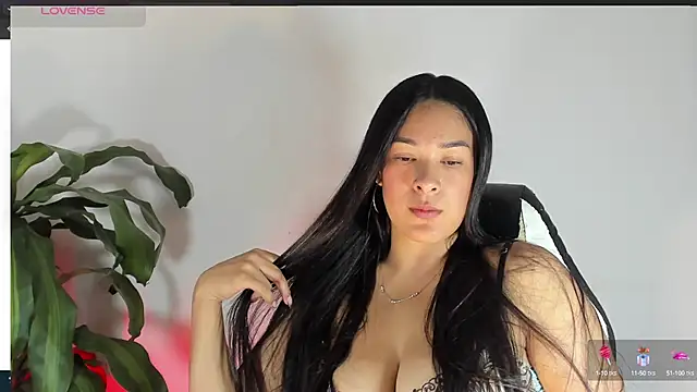 bella hadid1  online show from 03.17.25