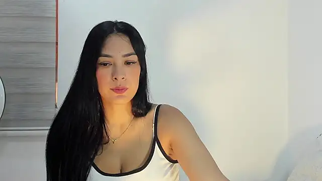 bella hadid1  online show from 03.01.26