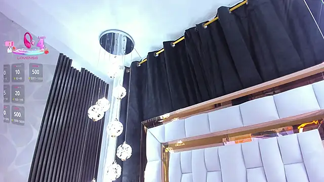 SarayRoyse online show from 04.18.26