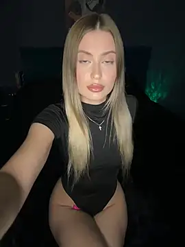 Snapshot of Sweet__Milly chatting on 12.16.24 Sweet Milly online show from 12.16.24