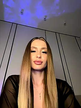 Snapshot of Sweet__Milly chatting on 10.26.25 Sweet Milly online show from 10.26.25