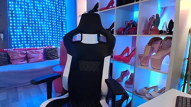 Snapshot of MariellaSun_ chatting on 03.11.25 MariellaSun online show from 03.11.25