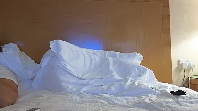 Mr-and-Mrs-Smith online show from 02.24.25