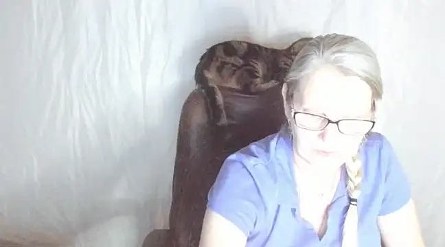 irinamaux online show from 02.25.25