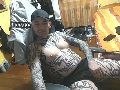 Snapshot of Tomi18cmm2 chatting on 02.05.26 Tomi18cmm2 online show from 02.05.26