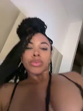 Snapshot of Brunettexio chatting on 02.22.25 Brunettexio online show from 02.22.25