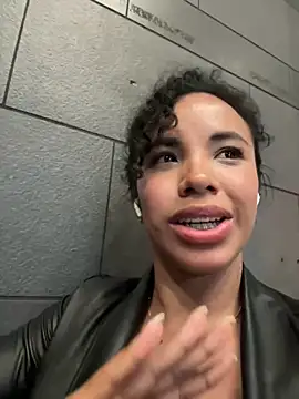 Snapshot of Brunettexio chatting on 03.14.25 Brunettexio online show from 03.14.25