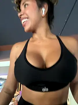 Snapshot of Brunettexio chatting on 11.07.25 Brunettexio online show from 11.07.25