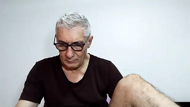 Snapshot of BIGUNCUTHARDCOCK chatting on 03.10.26 BIGUNCUTHARDCOCK online show from 03.10.26