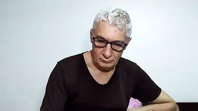 Snapshot of BIGUNCUTHARDCOCK chatting on 03.17.26 BIGUNCUTHARDCOCK online show from 03.17.26