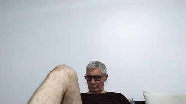 Snapshot of BIGUNCUTHARDCOCK chatting on 03.17.26 BIGUNCUTHARDCOCK online show from 03.17.26