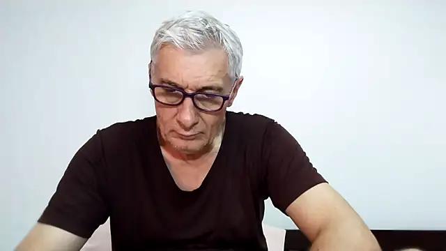 Snapshot of BIGUNCUTHARDCOCK chatting on 04.04.26 BIGUNCUTHARDCOCK online show from 04.04.26