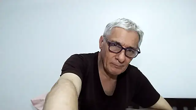 Snapshot of BIGUNCUTHARDCOCK chatting on 04.05.26 BIGUNCUTHARDCOCK online show from 04.05.26