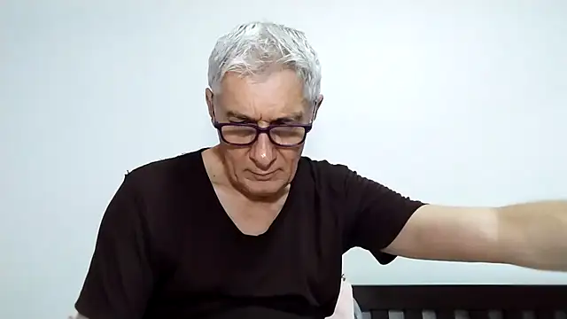 Snapshot of BIGUNCUTHARDCOCK chatting on 04.06.26 BIGUNCUTHARDCOCK online show from 04.06.26