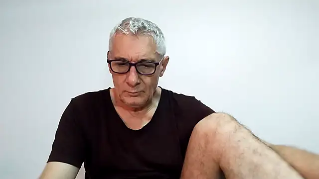 Snapshot of BIGUNCUTHARDCOCK chatting on 04.10.26 BIGUNCUTHARDCOCK online show from 04.10.26