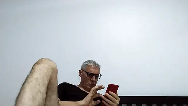 Snapshot of BIGUNCUTHARDCOCK chatting on 04.10.26 BIGUNCUTHARDCOCK online show from 04.10.26