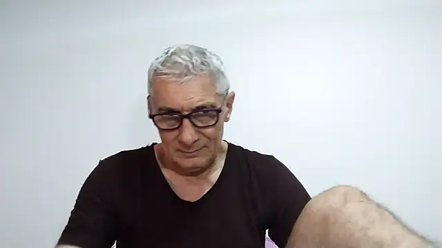 Snapshot of BIGUNCUTHARDCOCK chatting on 04.14.26 BIGUNCUTHARDCOCK online show from 04.14.26