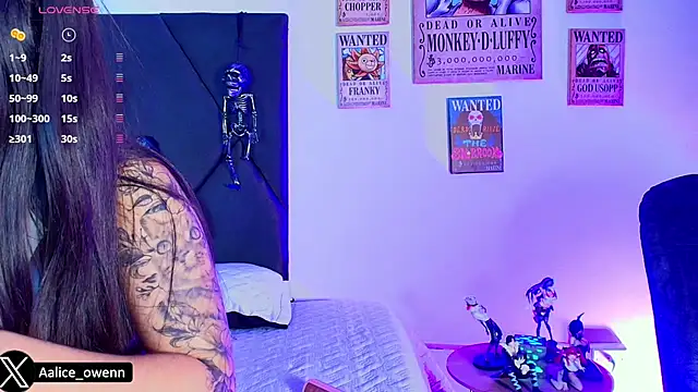 Aliceowenn online show from 10.18.25