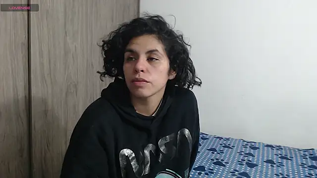 Snapshot of Anne_purple chatting on 02.11.25 Anne purple online show from 02.11.25