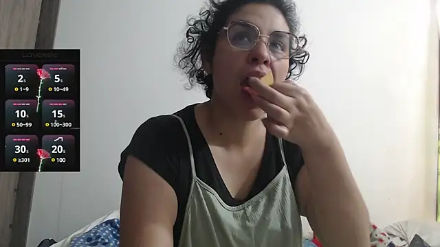 Snapshot of Anne_purple chatting on 03.11.25 Anne purple online show from 03.11.25