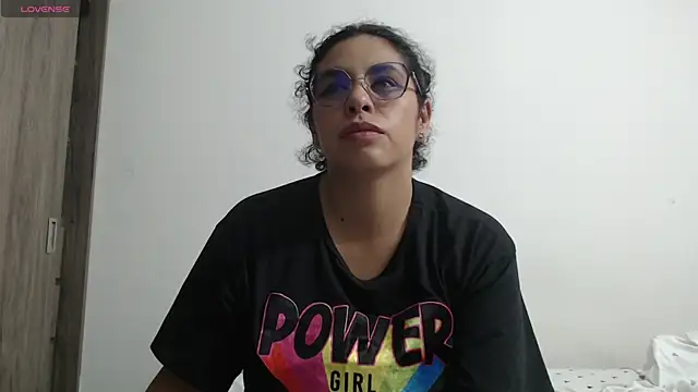 Snapshot of Anne_purple chatting on 10.01.25 Anne purple online show from 10.01.25