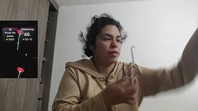 Snapshot of Anne_purple chatting on 12.04.25 Anne purple online show from 12.04.25