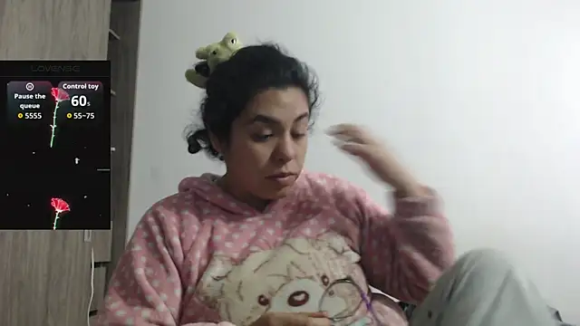 Snapshot of Anne_purple chatting on 01.07.26 Anne purple online show from 01.07.26