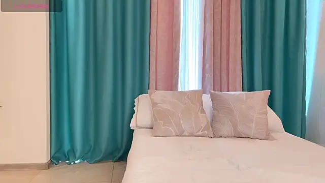 Snapshot of UrGoddessJenny chatting on 06.12.26 UrGoddessJenny online show from 06.12.26