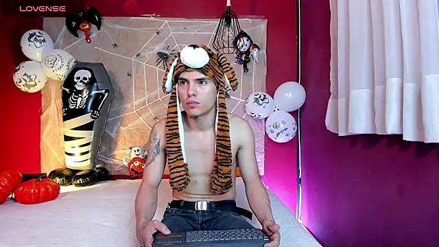  Tattoo Couple online show from 10.28.25