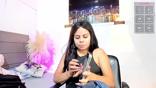 Julieta Coopeer  online show from 05.23.26