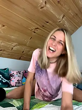 Snapshot of DanaeJustine chatting on 09.25.25 DanaeJustine online show from 09.25.25