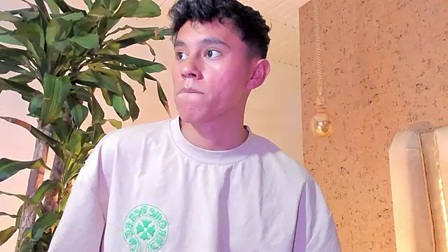 Snapshot of Angel_esteban_fx chatting on 02.08.25 Angel esteban fx online show from 02.08.25